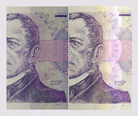 1.1.4 Soutisková značka Z jedné strany bankovky je viditelná pouze jedna část značky, z druhé strany část zbývající.