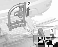 Úložné prostory 67 Demontáž nosiče jízdních kol Stiskněte tlačítko (1) a nasaďte zpět nosič (2). 3. Otočte páku (1) dopředu a podržte ji. 4.
