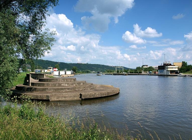 Infrastruktura a dostupnost Dostupnost městské hromadné dopravy umožňuje cestu do centra Prahy na Václavské Náměstí do 20 minut. Při této cestě je možné využít tramvajového, či autobusového spojení.