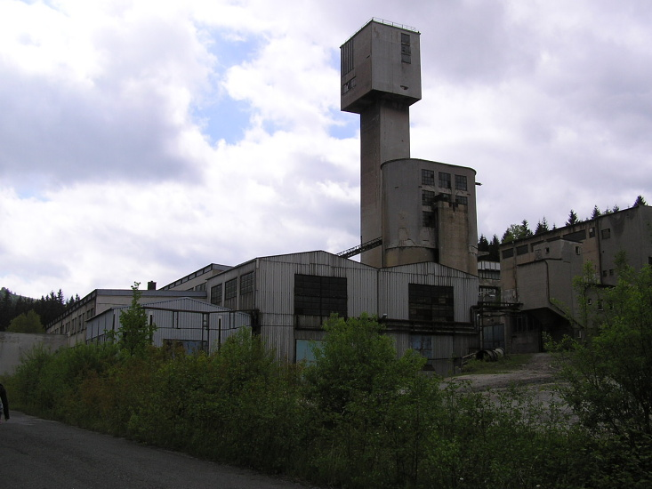 Zlaté Hory Zbytky hald polymetalického ložiska, hornické muzeum Okolí Zlatých Hor je nejvýznamnějším ložiskem zlata a sulfidických rud mědi, olova a zinku v severozápadní části Českého masívu.