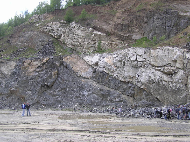 Bukovice u Jeseníku Metamorfované bazické horniny jesenického amfibolitového masivu, žilný doprovod žulovského plutonu Lokalita - etážový lom, leží asi 2 km jjz. od Jeseníku.