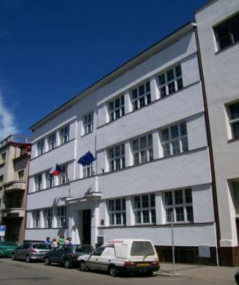 Střední škola ekonomiky, obchodu a služeb SČMSD Benešov, s.r.o. Držitel certifikátu dle ISO 9001 Adresa: 256 60 Benešov, Husova 742 Tel.