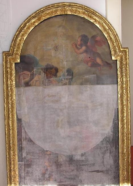 Mimo kupoli hlavní lodi kaple, kterou maloval Siard Nosecký (1693-1753), významný malíře přechodu baroka k rokoku, namaloval Siard Nosecký (není doloženo) dva závěsné obrazy s náměty Zvěstování Panny
