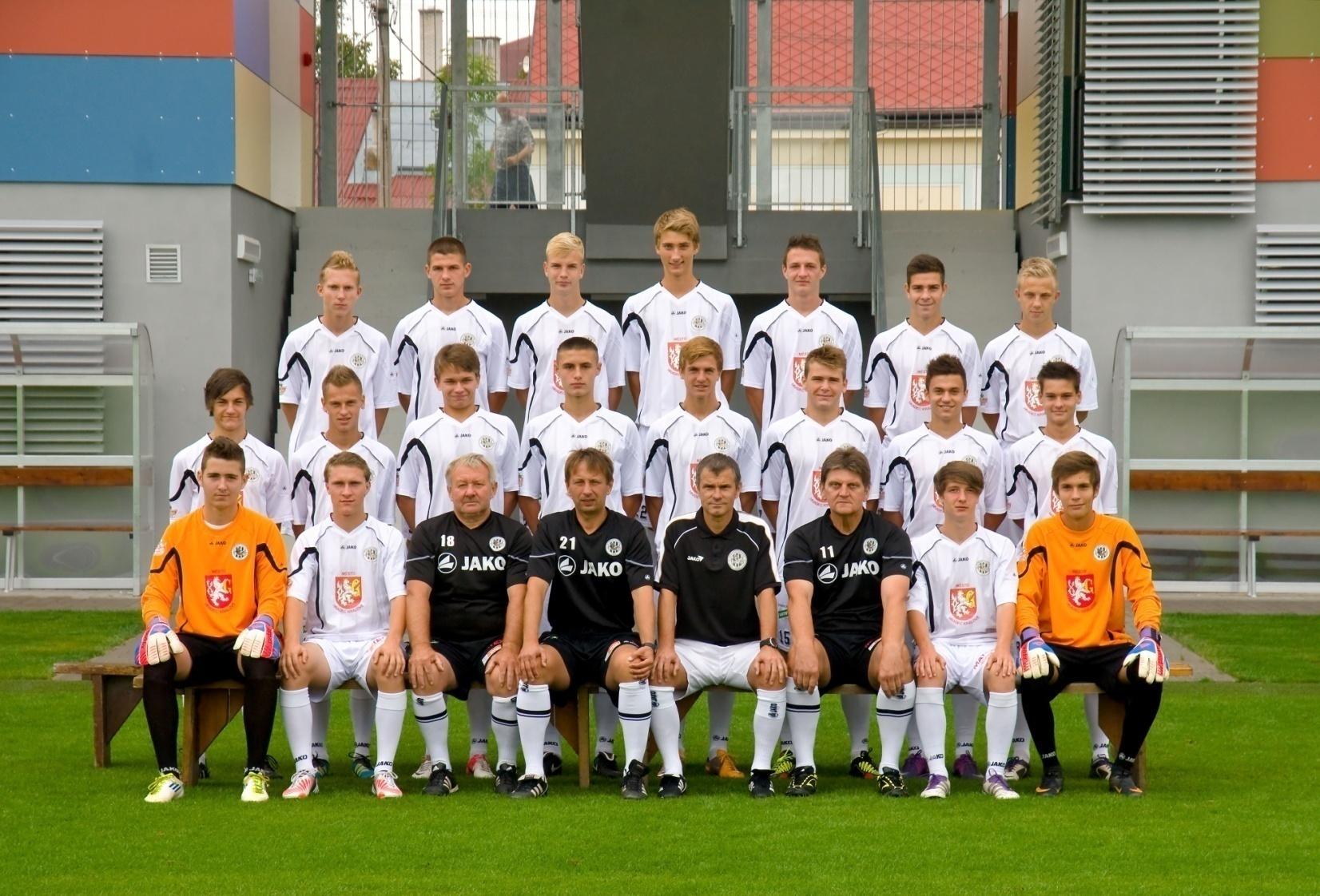 FC Hradec Králové U17 Soutěž Liga dorostu U-17, je soutěží pěti regiónů z Čech. Královéhradeckého,Pardubického,Pražského, Libereckého, Středočeského kraje.