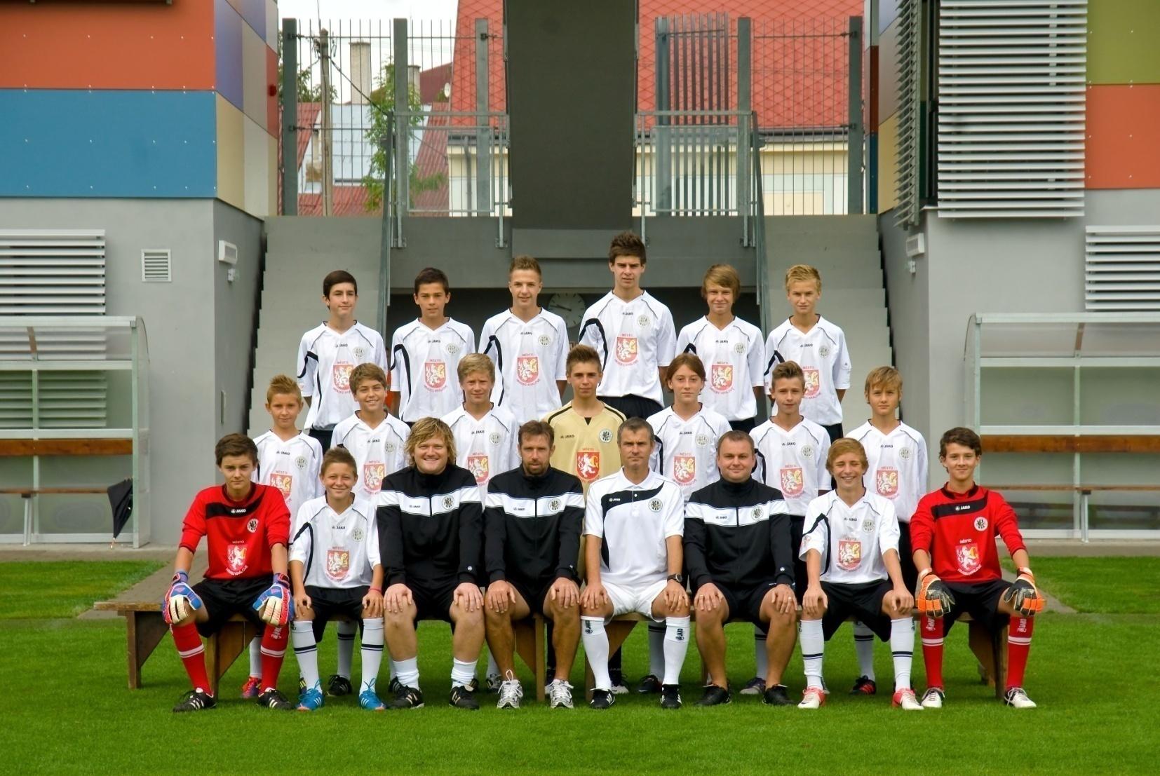 FC Hradec Králové U15 Soutěž je podobně koncipovaná, jako v kategorii mladšího dorostu. Naši kluci mají na co navazovat. V minulém ročníku se naši hráči stali vícemistrem České republiky.