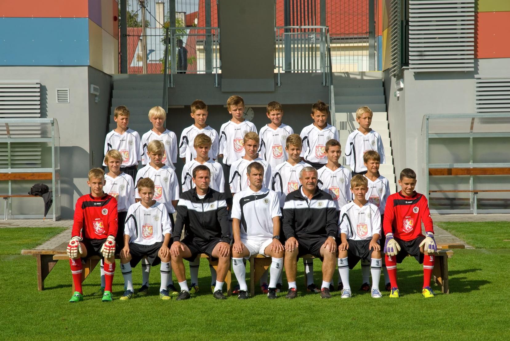 FC Hradec Králové U14 Zde začíná něco,co bychom chtěli nazvat skautingem a prvním kontaktem hráčů s akademií. Družstvo jezdí společně s U-15 na mistrovská utkání.