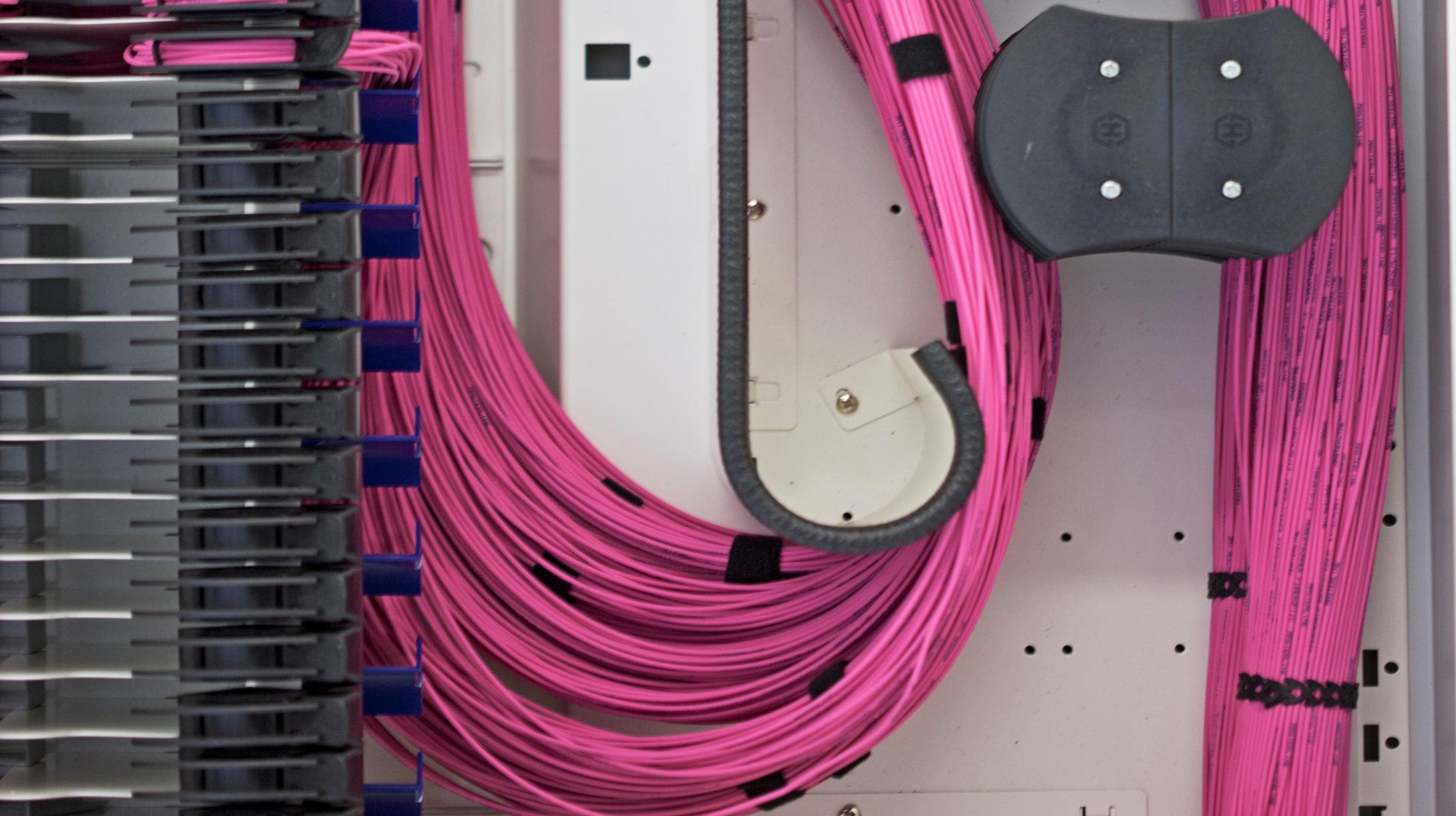 HUBER+SUHNER Bend-Optimised Data Center Cabling Sales - Solutions