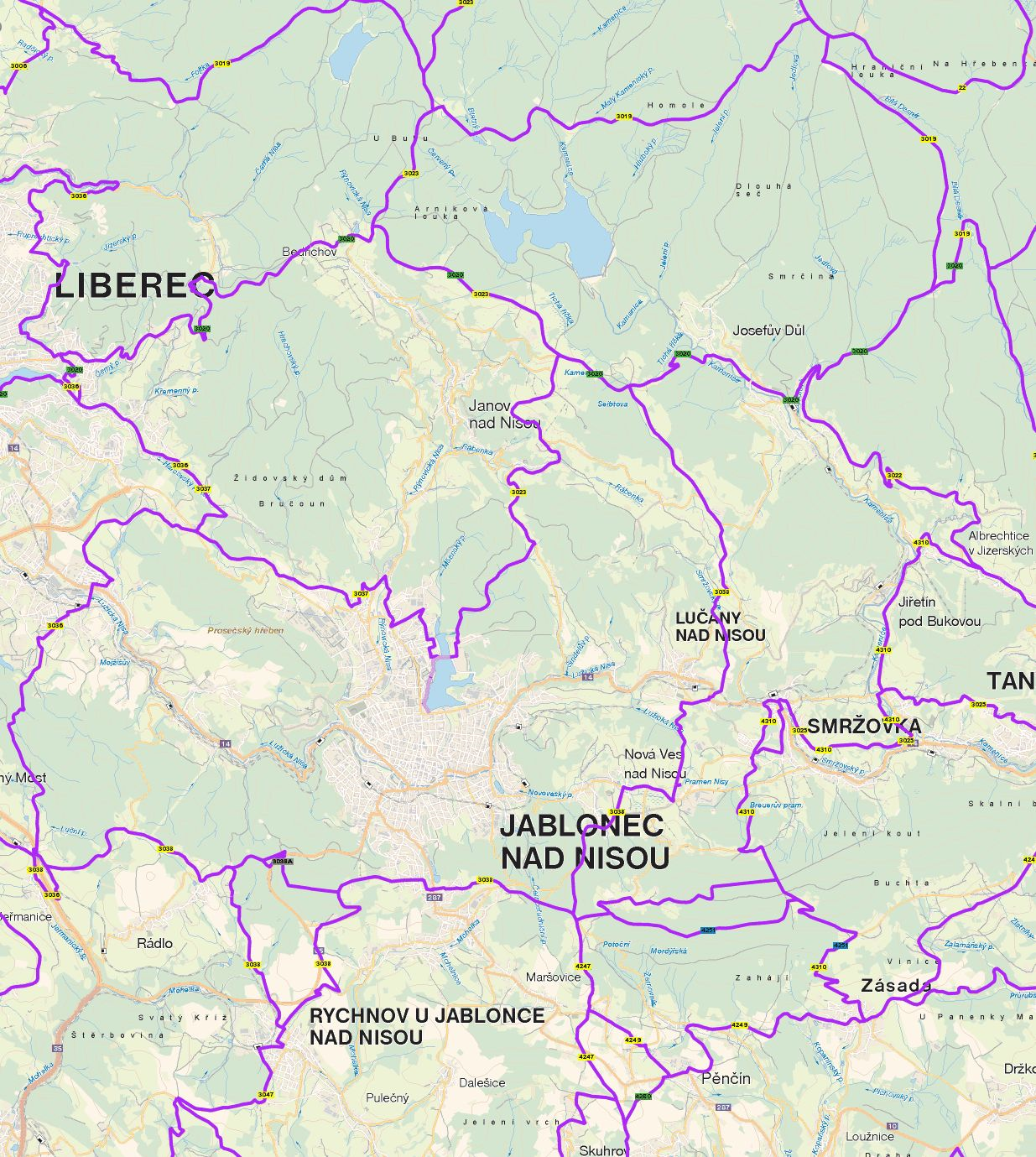 Obr. 7.3 Mapa regionu s vyznačením cyklotras (www.hrebenovka.cz) Podobně jako cyklistické trasy, také značené trasy pro pěší turistiku tvoří nejen na Jablonecku poměrně hustou síť.