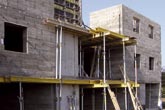 Stavební stěnové díly Dřevocementové tvárnice jsou stěnové díly velkého formátu, určené pro suché zdění, splňující všechny požadavky na moderní výstavbu.