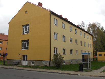 2.2.4 Sociální byty Název služby: Sociální byty Kontaktní adresa: Dům pro rodiče s dětmi v tísni, Gagarinova 5, 787 01 Šumperk Tel.: 583 550 230 Mob.: 777 911 121 Personální zajištění: Vedoucí: Mgr.