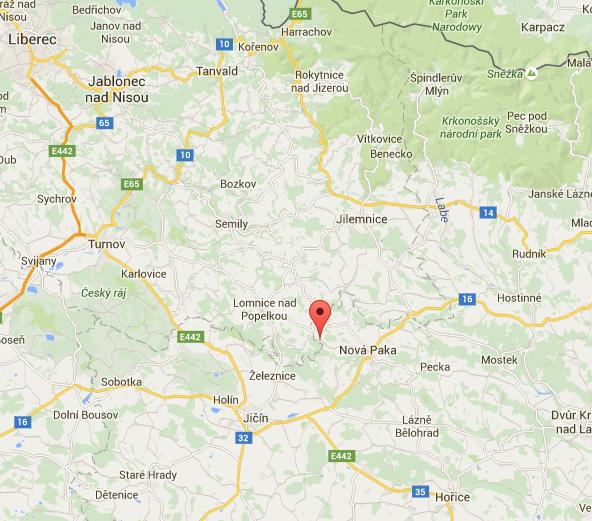 Obrázek 3 Zeměpisná poloha obce Krsmolu. Zdroj: Mapy Google [online], [vid. 18.11.2015], dostupné z: https://www.google.cz/maps/@50.5038931,15.1694549,10z. 2.3.3 Vzhled Vesnice se rozprostírá v údolí, kterým od východu na západ protéká krsmolský potok.