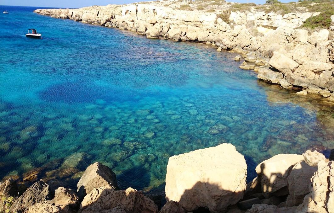 6. pláž Fig Tree Bay, Protaras, Kypr Kdo jednou navštíví Kypr, bude ho to zde táhnout již celý život. Na Kypru se totiž nachází nespočet nádherných pláží.