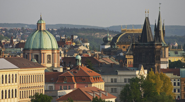 Krajské město Praha Praha je sice krajským městem Středočeského kraje, její území se ovšem nepočítá do jeho rozlohy. Jako byste do Středočeského kraje vystřihli nůžkami díru.