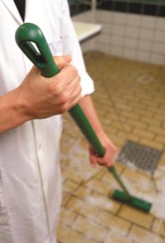 HYGIENA KUCHYNĚ A BISTRA Hygienický systém Vikan 7752 + 2 + 3 + 4 + 5 + 6 Vikan klasická stěrka, 400 mm Tato stěrka je vynikající na všechny typy podlah, kdy měkká guma snadno dosáhne i do spár mezi