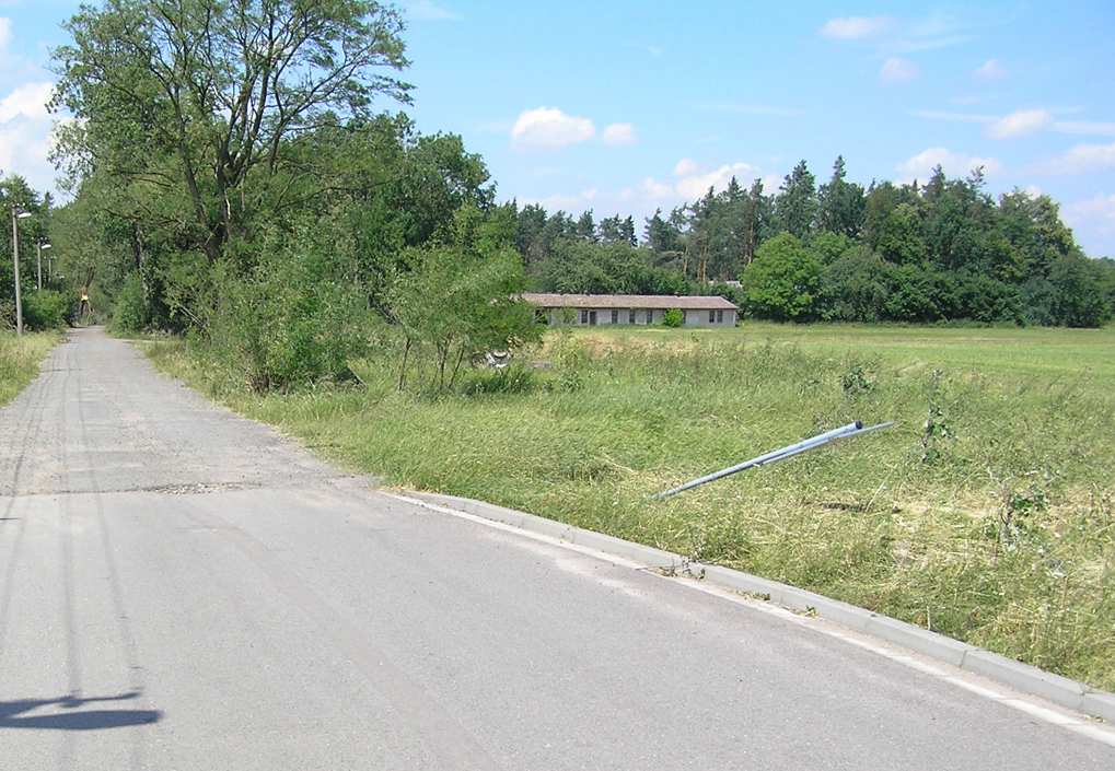 Dětská hřiště Nyní: Ve Starém Hradišti Na Kratinách byl prostor dětského hřiště dovybaven 8 herními prvky, rozšířen o malé fotbalové hřiště, byly odstraněny nebezpečné betonové obrubníky (pozůstatek