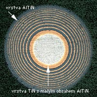 1 Technologie MARWIN Typickým znakem technologie MARWIN je použití rotujících elektrod ve tvaru válce. Dvě elektrody jsou v komoře umístěny uprostřed vzhledem k povlakovaným nástrojům.