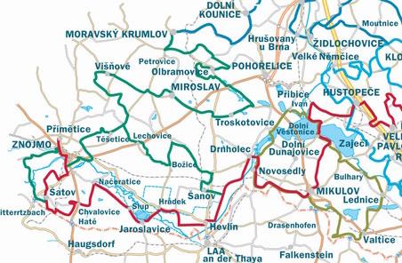 Obrázek 7: Vinařské stezky na Znojemsku a jeho blízkém okolí Zdroj: Cyklotoulky.cz Ostatní formy dopravy mají minoritní význam, okrajově je realizovaná vodní doprava na řece Dyji a letecká doprava.