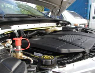 CNG- popis palivové soustavy plnící ventil umístěn buď samostatně nebo vedle