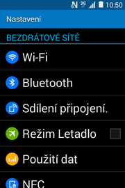 31 z 35 Bluetooth - párování přístrojů Dále stisknete ikonu Bluetooth. Telefon začne automaticky vyhledávat okolní zařízení.