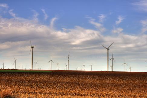 Systém efektivního rozvodu elektrické energie může také vhodně doplnit tzv. chytrá síť, která si sama přizpůsobuje provoz podle požadavků spotřebitelů a počasí.