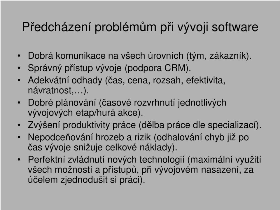 Zvýšení produktivity práce (dělba práce dle specializací).