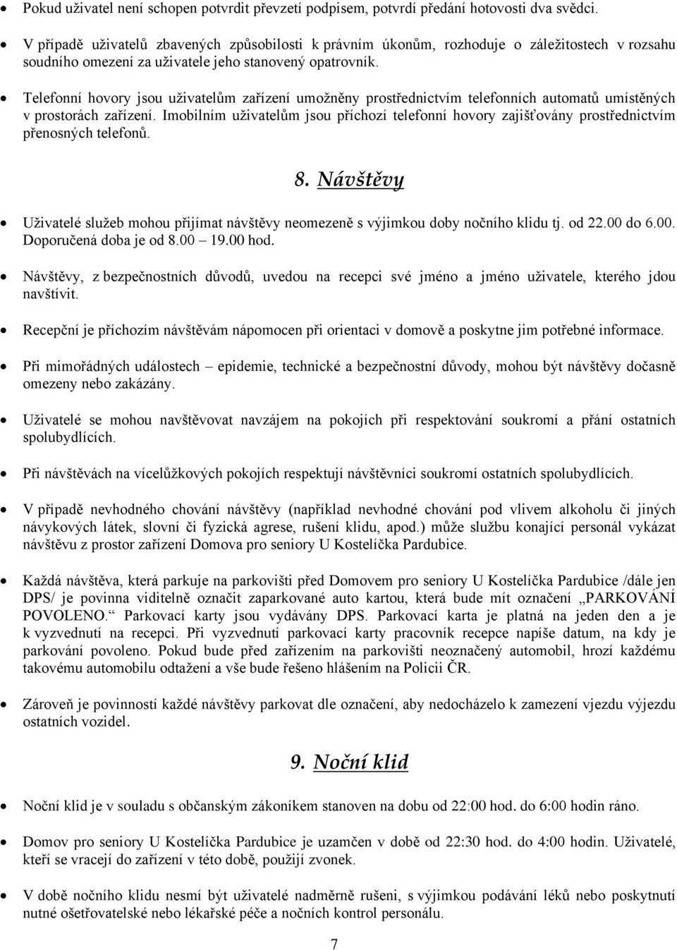 Telefonní hovory jsou uživatelům zařízení umožněny prostřednictvím telefonních automatů umístěných v prostorách zařízení.