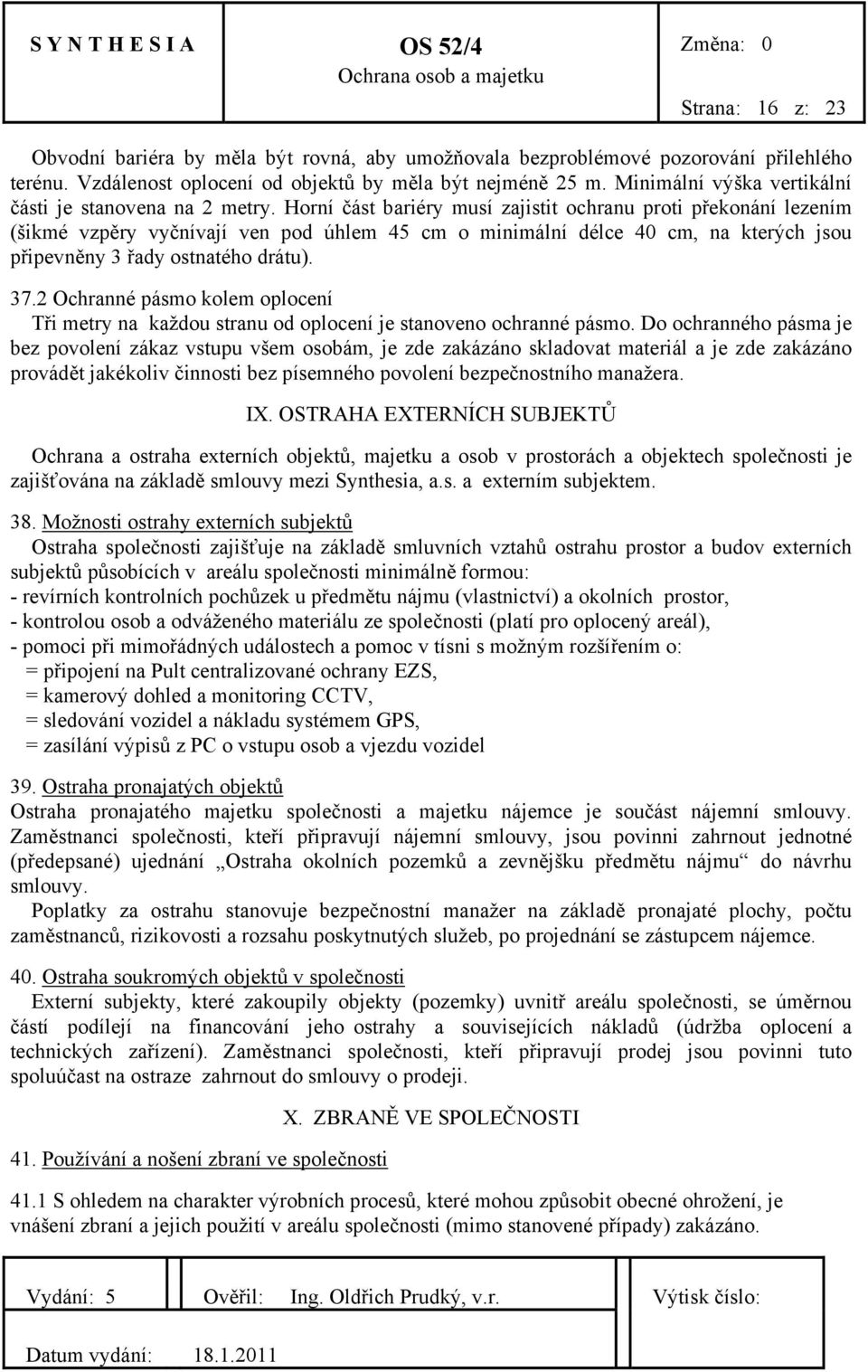 Horní část bariéry musí zajistit ochranu proti překonání lezením (šikmé vzpěry vyčnívají ven pod úhlem 45 cm o minimální délce 40 cm, na kterých jsou připevněny 3 řady ostnatého drátu). 37.