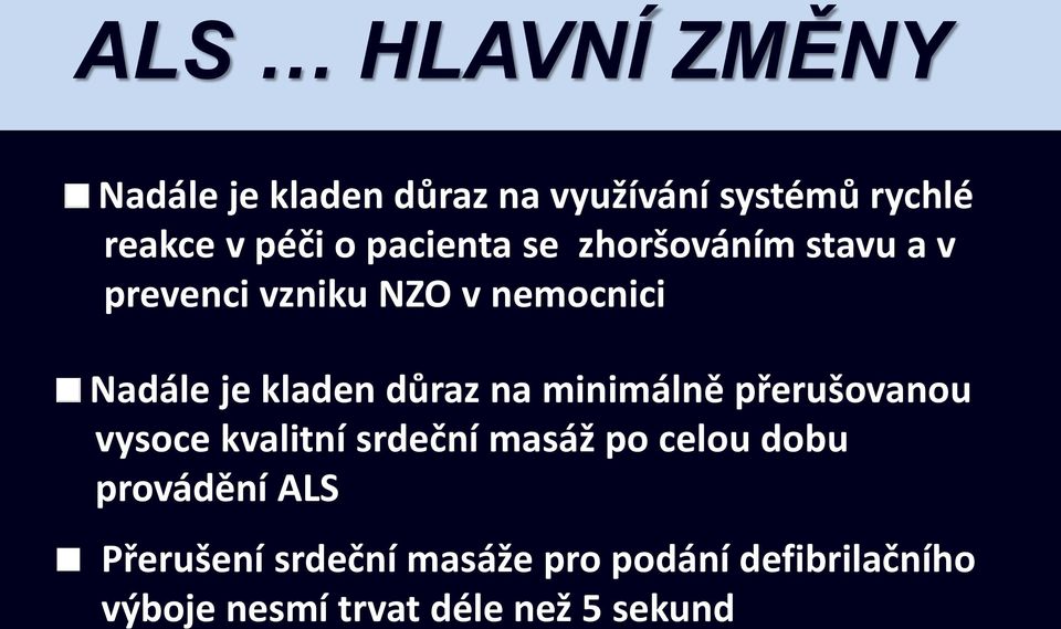 důraz na minimálně přerušovanou vysoce kvalitní srdeční masáž po celou dobu provádění