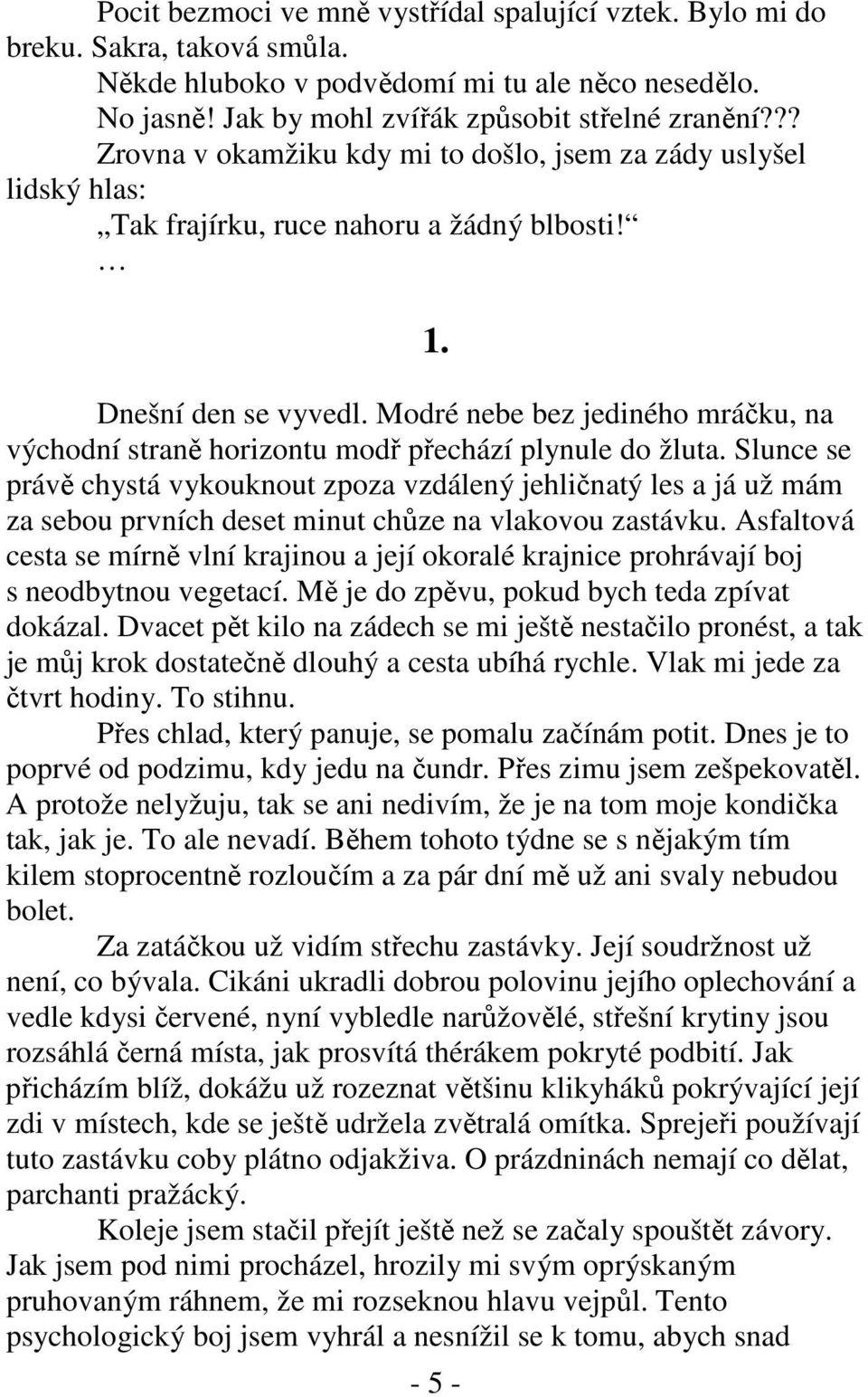 Modré nebe bez jediného mráčku, na východní straně horizontu modř přechází plynule do žluta.