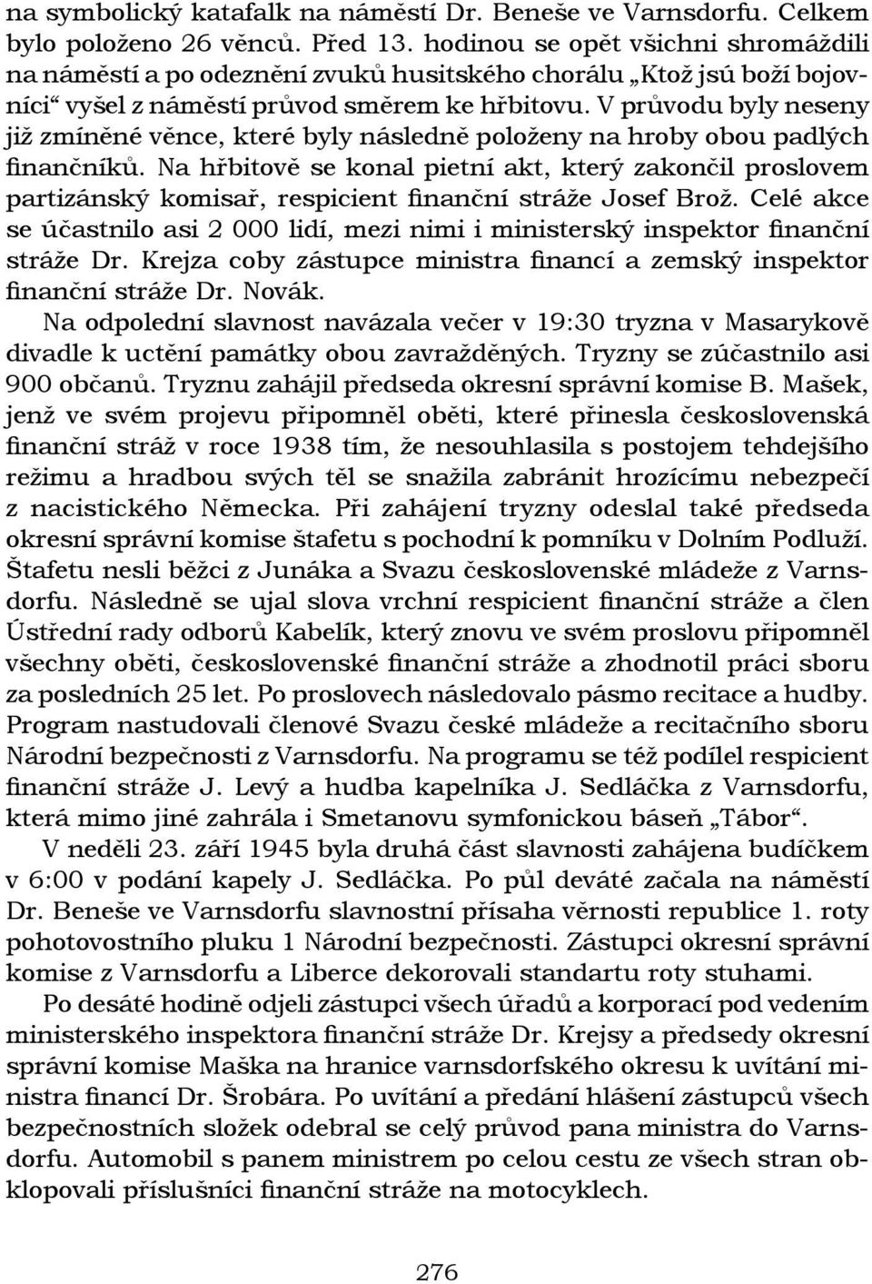 V průvodu byly neseny již zmíněné věnce, které byly následně položeny na hroby obou padlých finančníků.