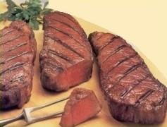 Doporučuje Pražanka - příprava 15 45 minut 200g Biftek podávaný na pórkovém soté s hermelínem 269,- 200g Biftek s plátkem šunky a sázeným vejcem 269,- 200g Svíčkové medailonky na jemné hříbkové