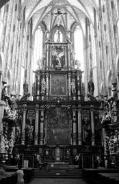 9. Hlavní oltář chrámu Panny Marie Sněžné, 1649-1651, dřevo,
