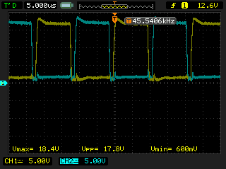 10 MĚŘENÍ NA ZAŘÍZENÍ 10.1 Měření na řídícím obvodu Měřeny byly průběhy na vstupu výkonového tranzistoru.