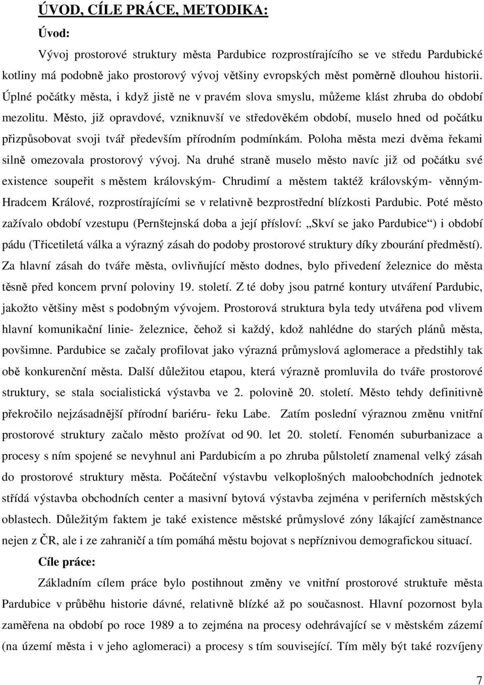 Město, již opravdové, vzniknuvší ve středověkém období, muselo hned od počátku přizpůsobovat svoji tvář především přírodním podmínkám. Poloha města mezi dvěma řekami silně omezovala prostorový vývoj.