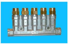 CENTRÁLNÍ MAZACÍ TECHNIKA Injecto-Flo Pístové rozdělovače pro olej a plastické mazivo Pístové rozdělovače dávkují a rozvádějí olej nebo plastické mazivo dopravovaný cyklicky nebo trvale ovládaným