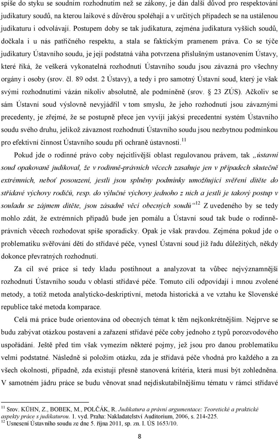 Co se týče judikatury Ústavního soudu, je její podstatná váha potvrzena příslušným ustanovením Ústavy, které říká, že veškerá vykonatelná rozhodnutí Ústavního soudu jsou závazná pro všechny orgány i