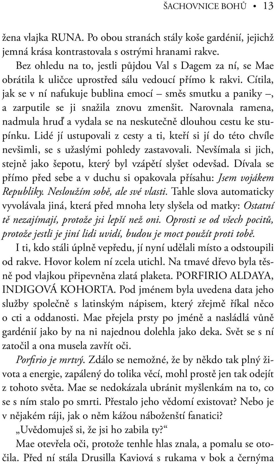 Cítila, jak se v ní nafukuje bublina emocí směs smutku a paniky, a zarputile se ji snažila znovu zmenšit. Narovnala ramena, nadmula hruď a vydala se na neskutečně dlouhou cestu ke stupínku.