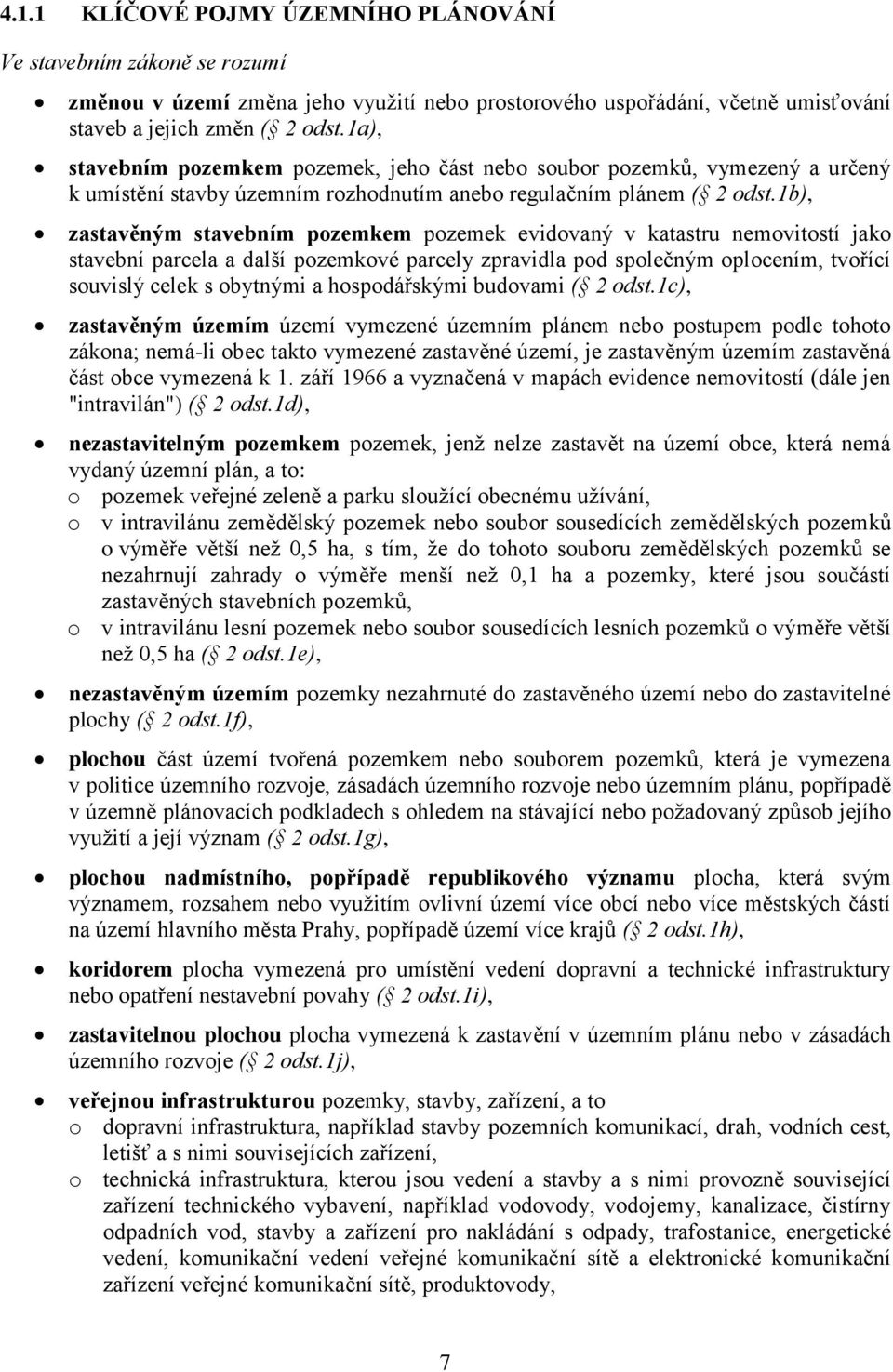 1b), zastavěným stavebním pozemkem pozemek evidovaný v katastru nemovitostí jako stavební parcela a další pozemkové parcely zpravidla pod společným oplocením, tvořící souvislý celek s obytnými a