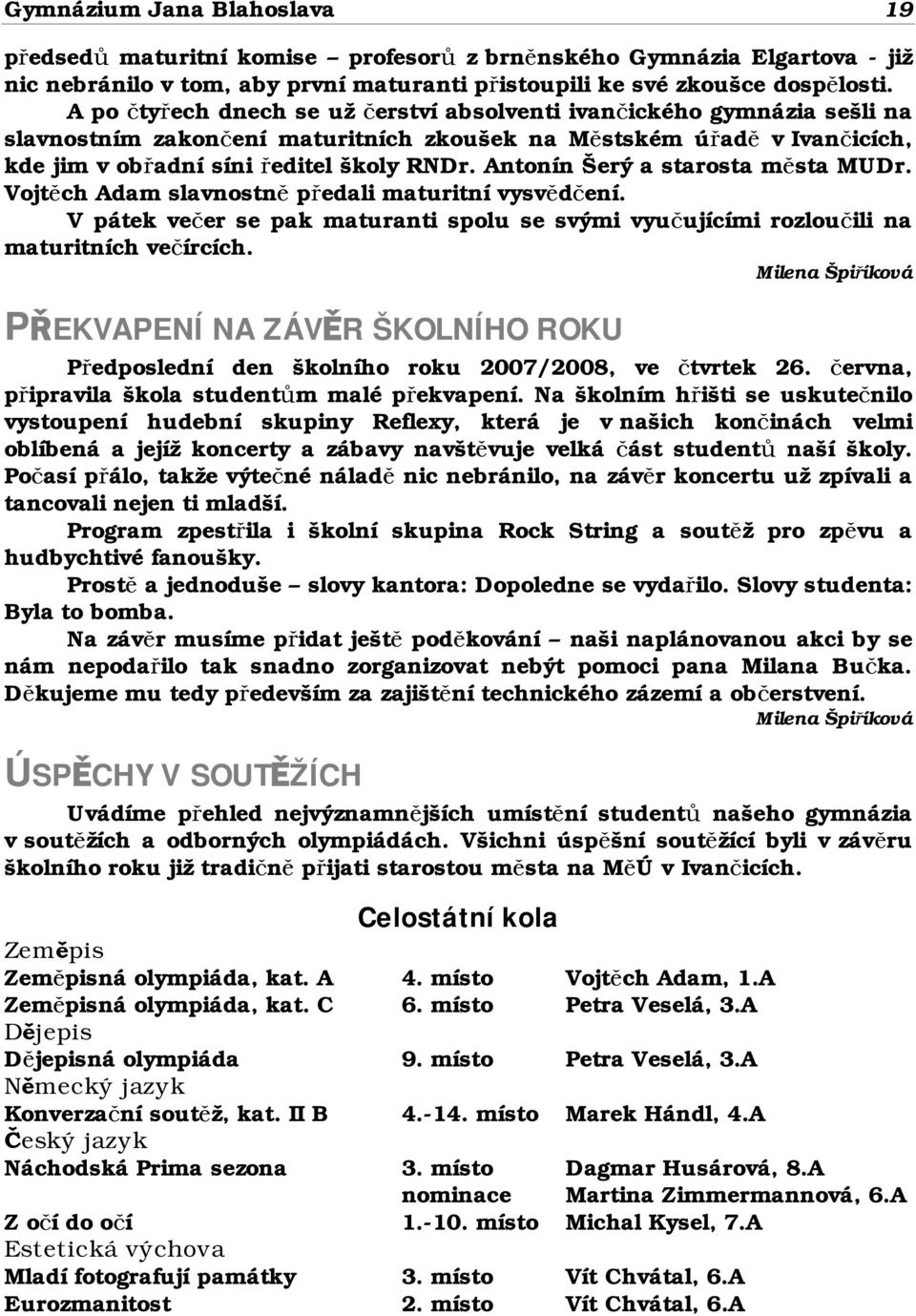 Antonín Šerý a starosta města MUDr. Vojtěch Adam slavnostně předali maturitní vysvědčení. V pátek večer se pak maturanti spolu se svými vyučujícími rozloučili na maturitních večírcích.