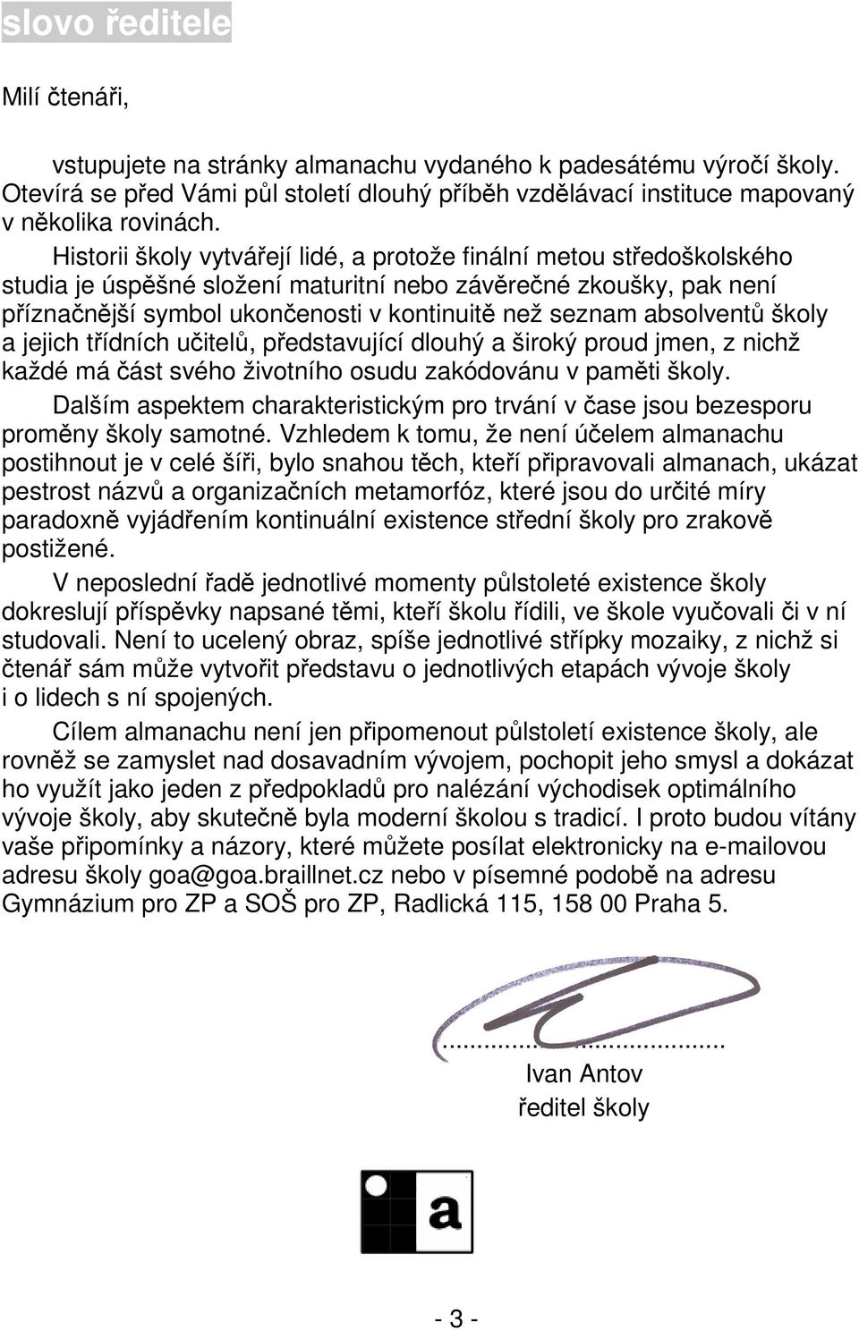 absolventů školy a jejich třídních učitelů, představující dlouhý a široký proud jmen, z nichž každé má část svého životního osudu zakódovánu v paměti školy.