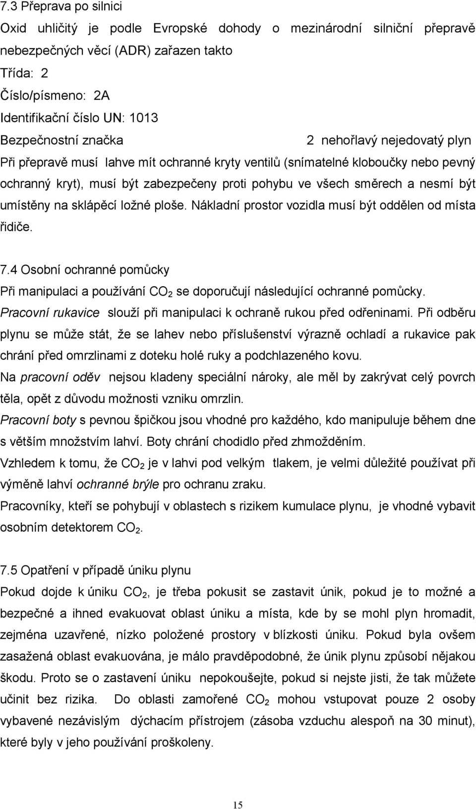 a nesmí být umístěny na sklápěcí ložné ploše. Nákladní prostor vozidla musí být oddělen od místa řidiče. 7.