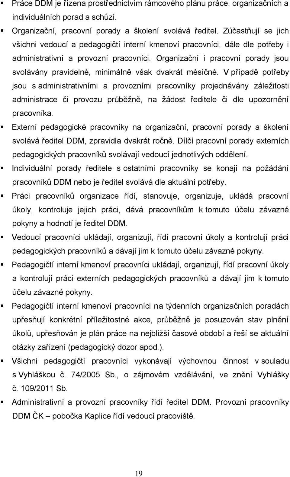 Organizační i pracovní porady jsou svolávány pravidelně, minimálně však dvakrát měsíčně.