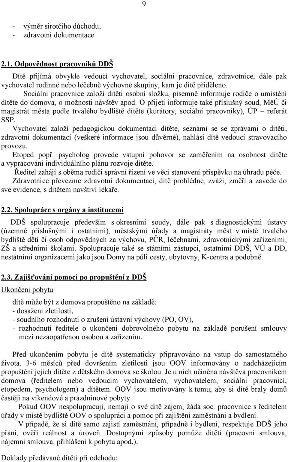 Sociální pracovnice založí dítěti osobní složku, písemně informuje rodiče o umístění dítěte do domova, o možnosti návštěv apod.