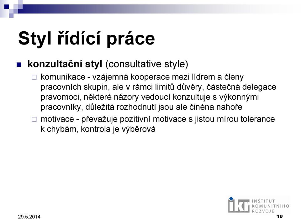 některé názory vedoucí konzultuje s výkonnými pracovníky, důležitá rozhodnutí jsou ale činěna