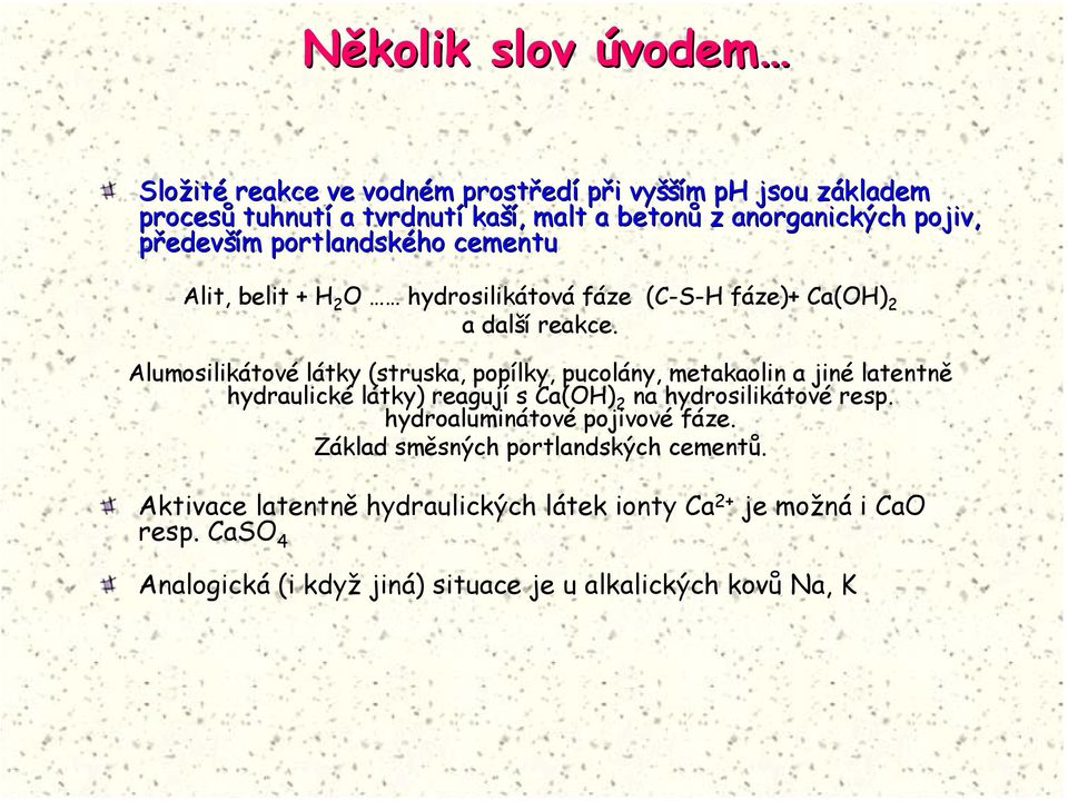 Alumosilikátové látky (struska, popílky, pucolány, metakaolin a jiné latentně hydraulické látky) reagují s Ca(OH) 2 na hydrosilikátové resp.