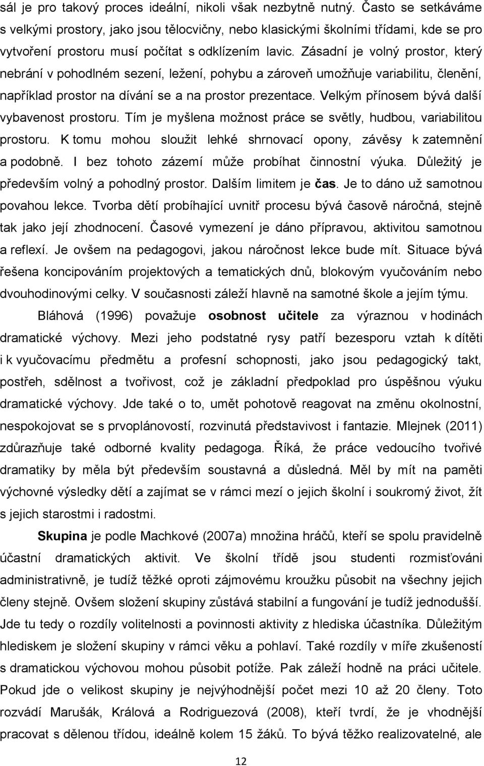 Zásadní je volný prostor, který nebrání v pohodlném sezení, ležení, pohybu a zároveň umožňuje variabilitu, členění, například prostor na dívání se a na prostor prezentace.