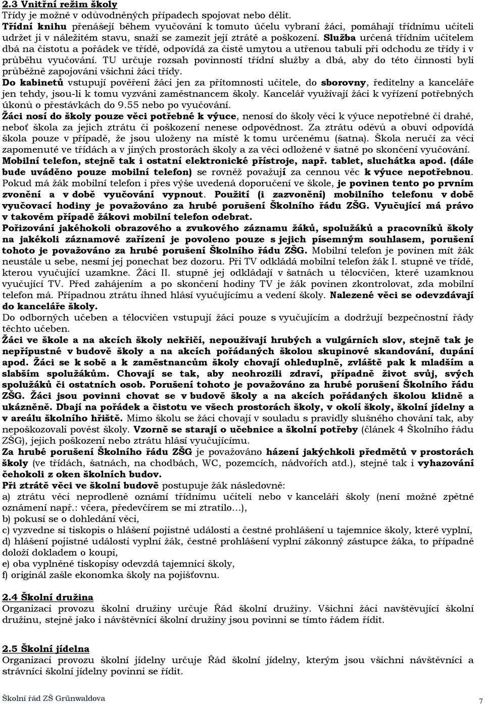 Služba určená třídním učitelem dbá na čistotu a pořádek ve třídě, odpovídá za čistě umytou a utřenou tabuli při odchodu ze třídy i v průběhu vyučování.