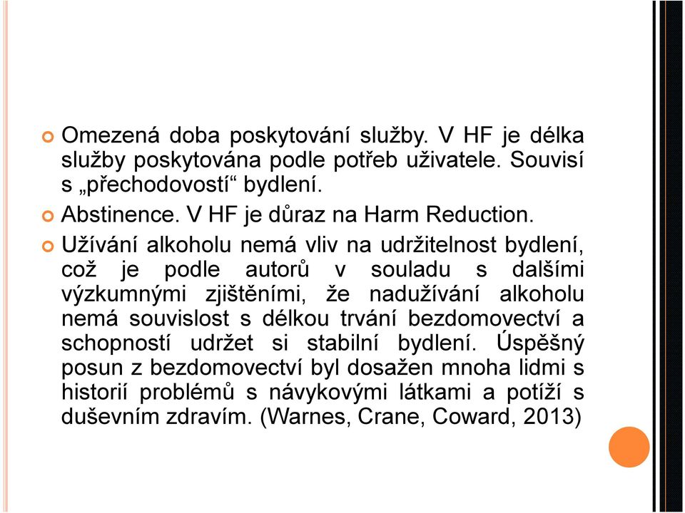 Užívání alkoholu nemá vliv na udržitelnost bydlení, což je podle autorů v souladu s dalšími výzkumnými zjištěními, že nadužívání