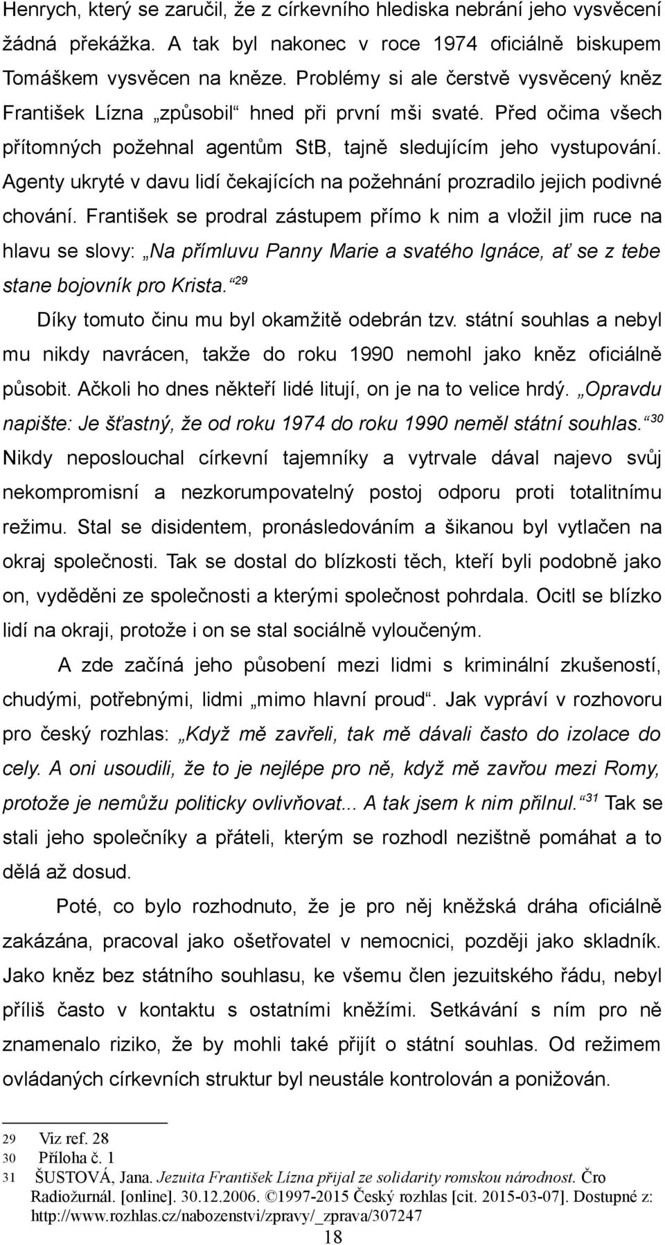 Agenty ukryté v davu lidí čekajících na požehnání prozradilo jejich podivné chování.