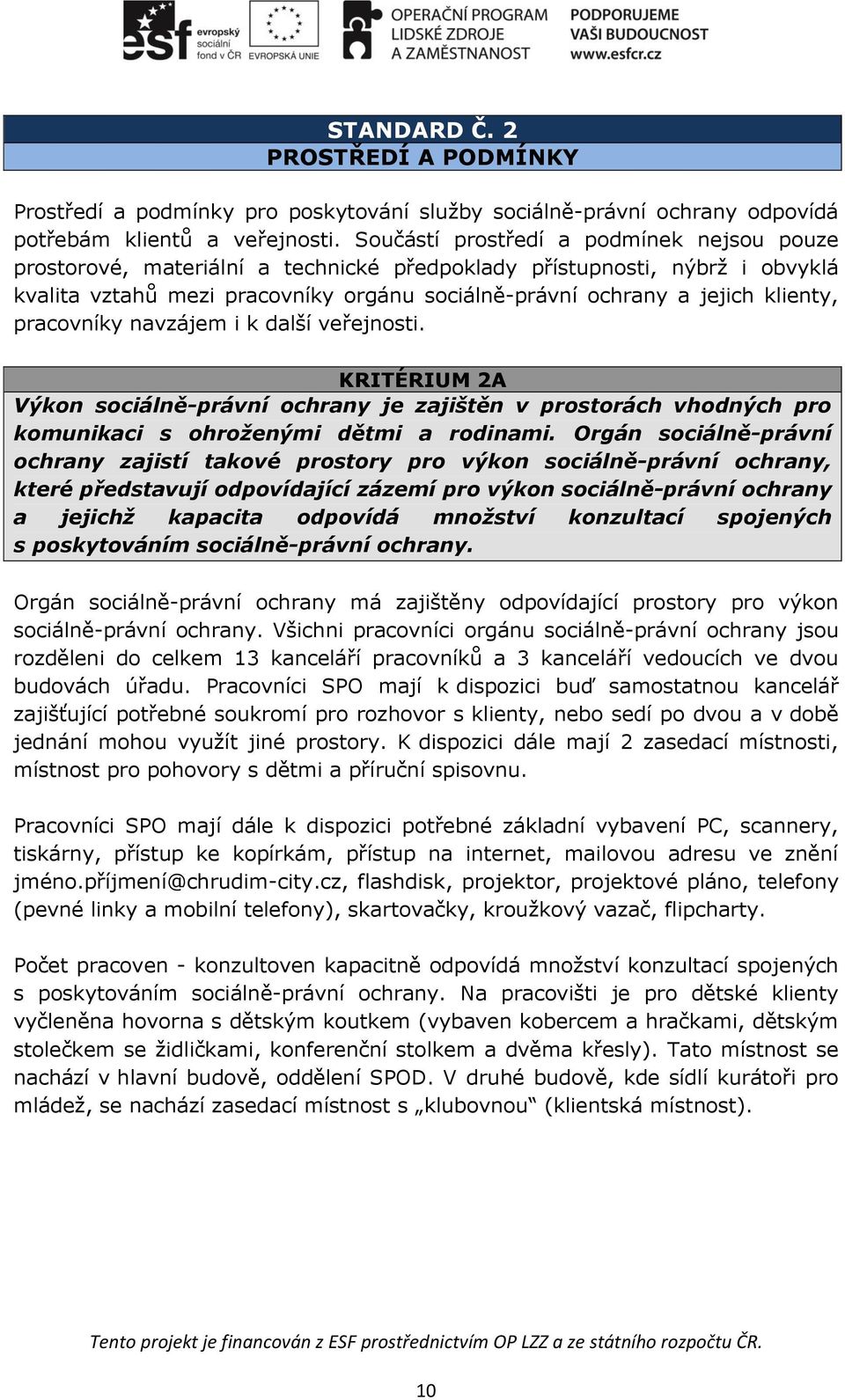 pracovníky navzájem i k další veřejnosti. KRITÉRIUM 2A Výkon sociálně-právní ochrany je zajištěn v prostorách vhodných pro komunikaci s ohroženými dětmi a rodinami.